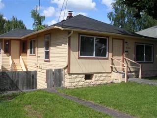 4214 Graham St, Seattle, WA 98118-2748