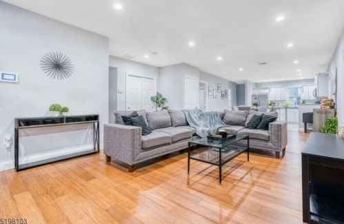 442 Mercer Ave, Roselle, NJ 07203-1443