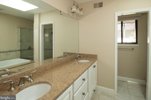 501 Sayre Dr, Princeton NJ  08540-5855 exterior