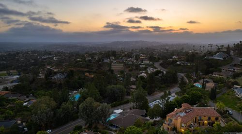 9976 Grandview Dr, La Mesa, CA 91941-6874