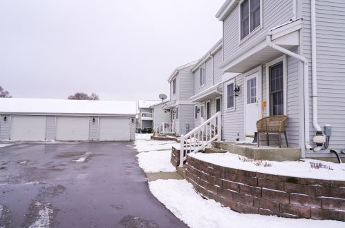 2003 Cliff Alex Ct, Waukesha WI  53189-2105 exterior