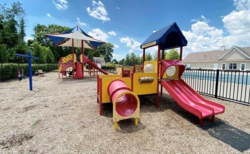 1214 Hustis Dr, Fishkill NY  12524-4968 exterior