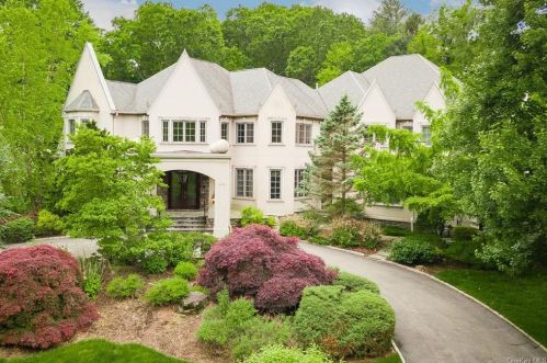5 Wesley Chapel Rd, Airmont, NY 10901-2603