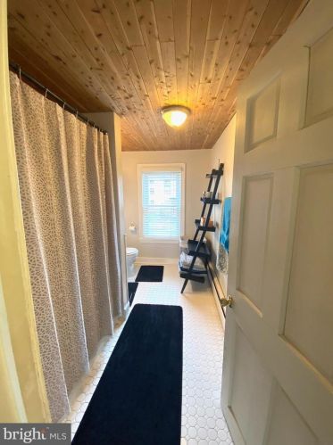 412 Washington Ave, Downingtown PA  19335-2708 exterior