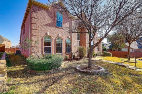 8910 Forest Hills Dr, Irving TX  75063-4482 exterior