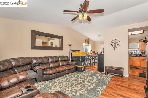 201 Merlot Ln, Oakley, CA 94561-3190