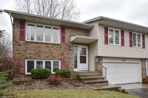 9852 Cavell Cir, Minneapolis, MN 55438-1982