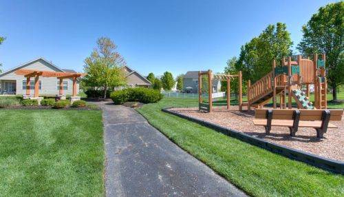 4826 Lakeview Ct, South Lebanon OH  45065-1458 exterior