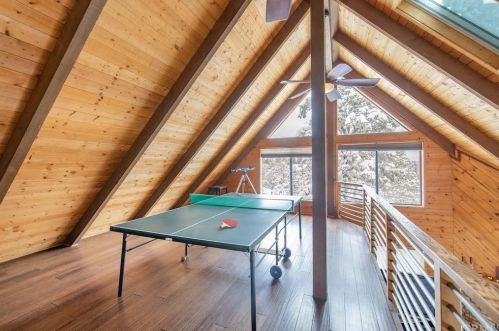 1113 Chimney Peak Rd, Big Bear City CA  92314-8871 exterior