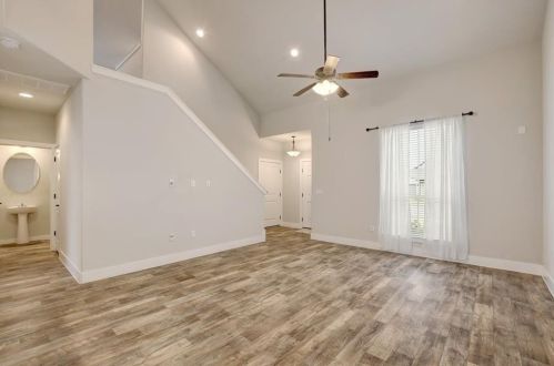 5656 Heron Dr, Creedmoor, TX 78610
