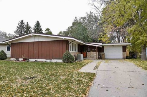 2609 1st Ave, Minot, ND 58701-3319