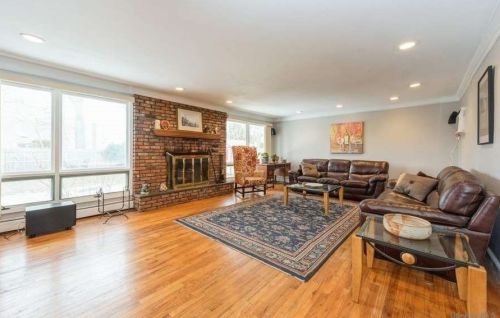 1049 Melissa Ln, North Bellmore NY  11710-1743 exterior