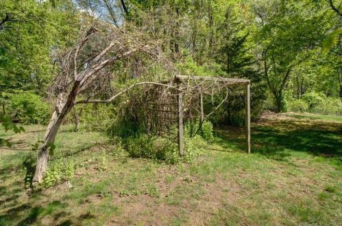 27 Welch Rd, North Haven CT  06473-2844 exterior