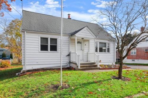74 Roslyn Ter, Bridgeport, CT 06606-2840