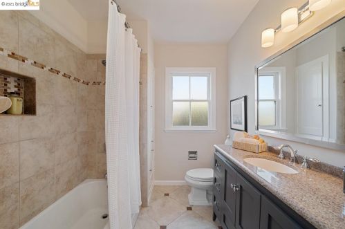 303 Hillside Ave, Oakland CA  94611-4013 exterior