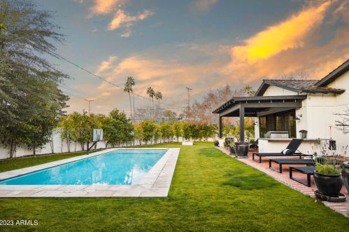 3816 54th Ct, Phoenix AZ  85018-4503 exterior