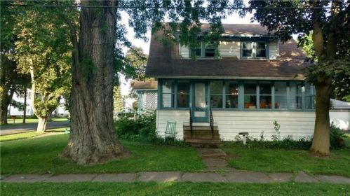 6252 Bennett St, Williamson, NY 14589-9215