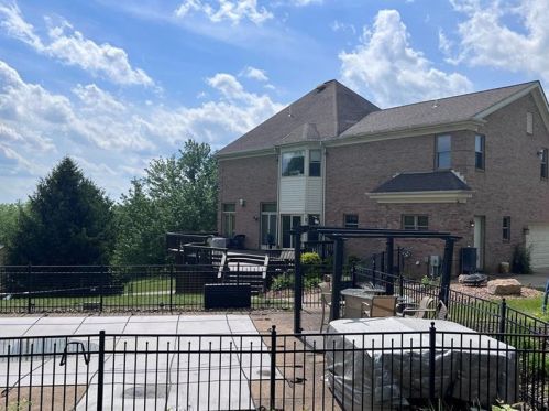 100 Estates Ct, Jeannette PA  15644-9604 exterior