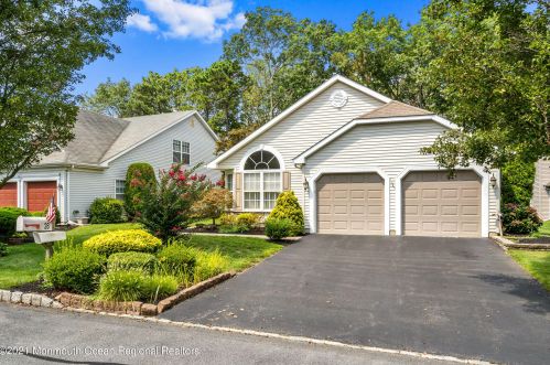 28 Winding River Rd, Lakewood NJ  08701-5733 exterior