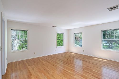 176 Nichols Ave, Stamford CT  06905-2228 exterior