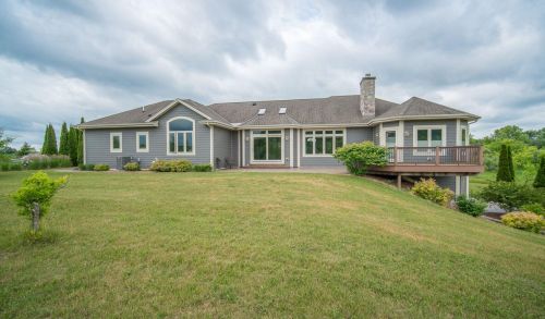2008 Shalom Dr, West Bend, WI 53090-9193