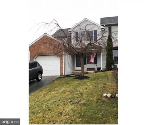 12 Parkview Dr, Swartzville, PA 17569-9427