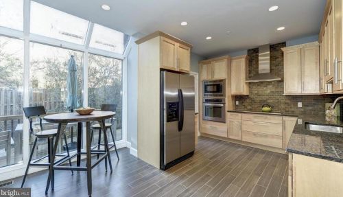 6034 Kelsey Ct, Falls Church VA  22044-2945 exterior