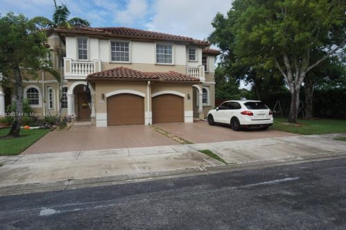 4900 136th Ave, Hollywood, FL 33027-5925