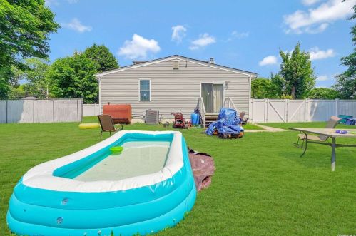 86 Glenmore Ave, Central Islip NY  11722-1913 exterior