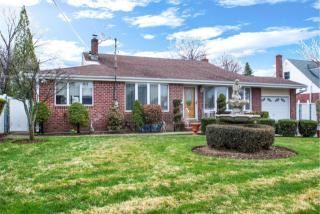 5 Perry Ave, Bethpage, NY 11714-4310