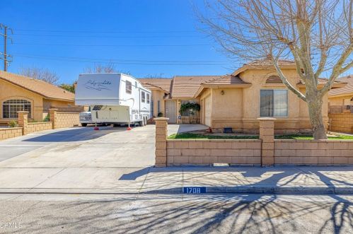 1708 Lightcap St, Lancaster, CA 93535-1134
