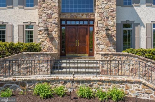 5 Gregory Ln, Newtown Square PA  19073-1518 exterior