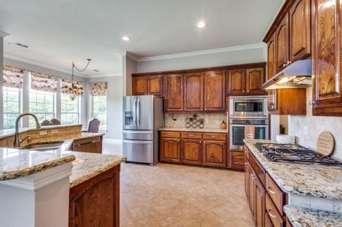 2000 Warwick Crescent Ct, Argyle TX  76226-1525 exterior