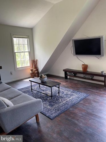 301 Grant Ln, Richmond National Battlefiel, VA 22835-7046