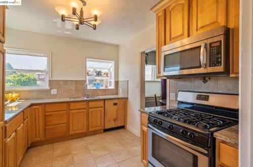 2350 109, Oakland CA  94603-4115 exterior