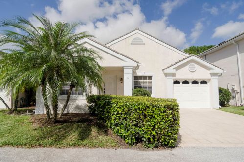 43 Admirals Ct, West Palm Beach, FL 33418-7163