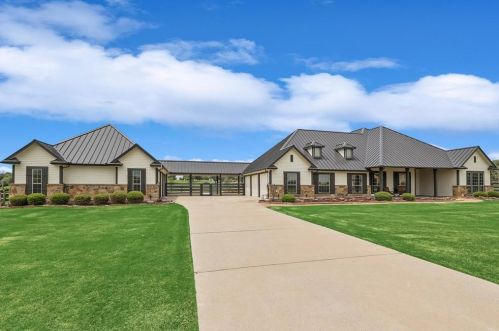 1010 Gene Perry Ct, Argyle, TX 76226-8289