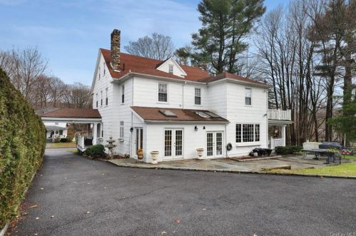 22 Clark St, Pleasantville NY  10570-2208 exterior
