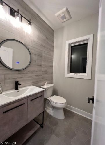 416 Lawton Ave, Cliffside Park NJ  07010-1902 exterior