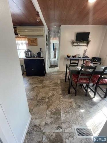 8 3rd St, Moonachie NJ  07074-1840 exterior