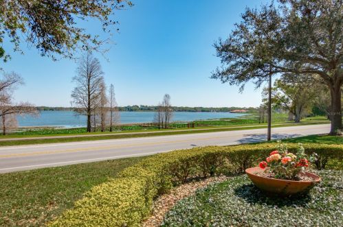 1050 Lake Hollingsworth Dr, Lakeland FL  33803-2267 exterior