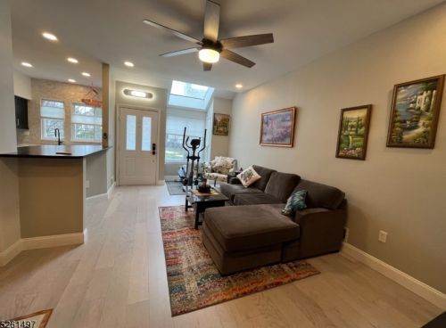 36 Birchwood Rd, Bedminster NJ  07921-1911 exterior