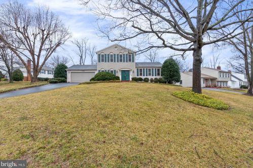 7928 Lake Pleasant Dr, Springfield, VA 22153-2707
