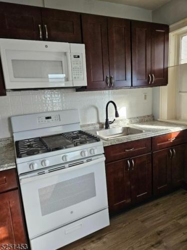 389 Milton Ave, Rahway NJ  07065-5115 exterior