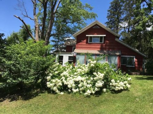 7687 Main St, Webster Crossing, NY 14560-9702
