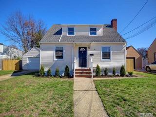 16 Nelson St, Floral Park, NY 11003-3327