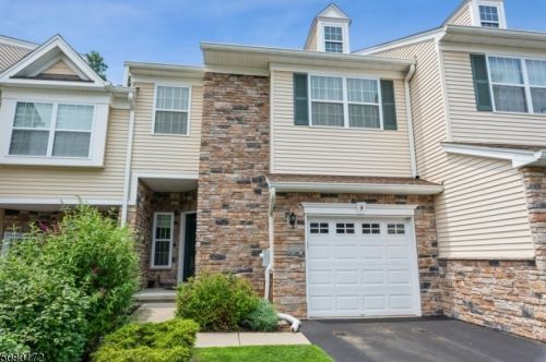 5 Julia Pl, Mount Olive NJ  07828-2461 exterior