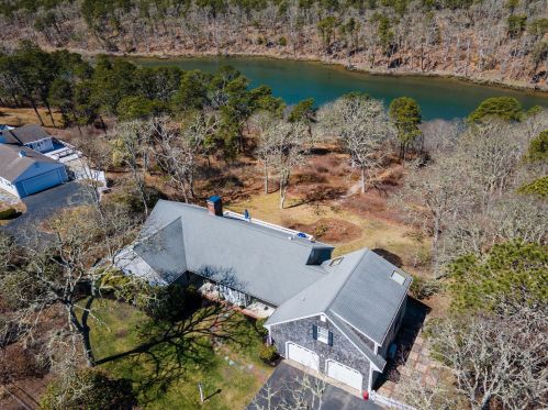 595 Riverview Dr, Chatham MA  02633-1117 exterior