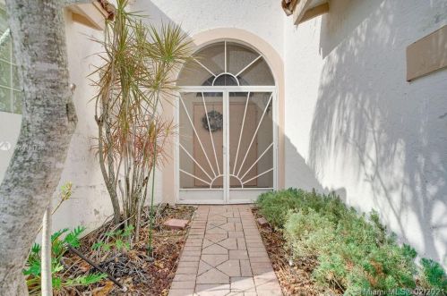 6709 Egret Nest Ln, West Palm Beach, FL 33413-2156