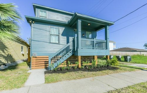 1112 53rd St, Galveston, TX 77551-4519